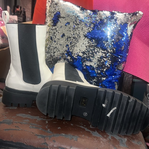 Chunky Leather Chelsea Style Boot - Picture 3 of 5